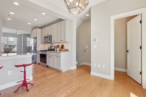 S Valentia St-S2103-016.jpg