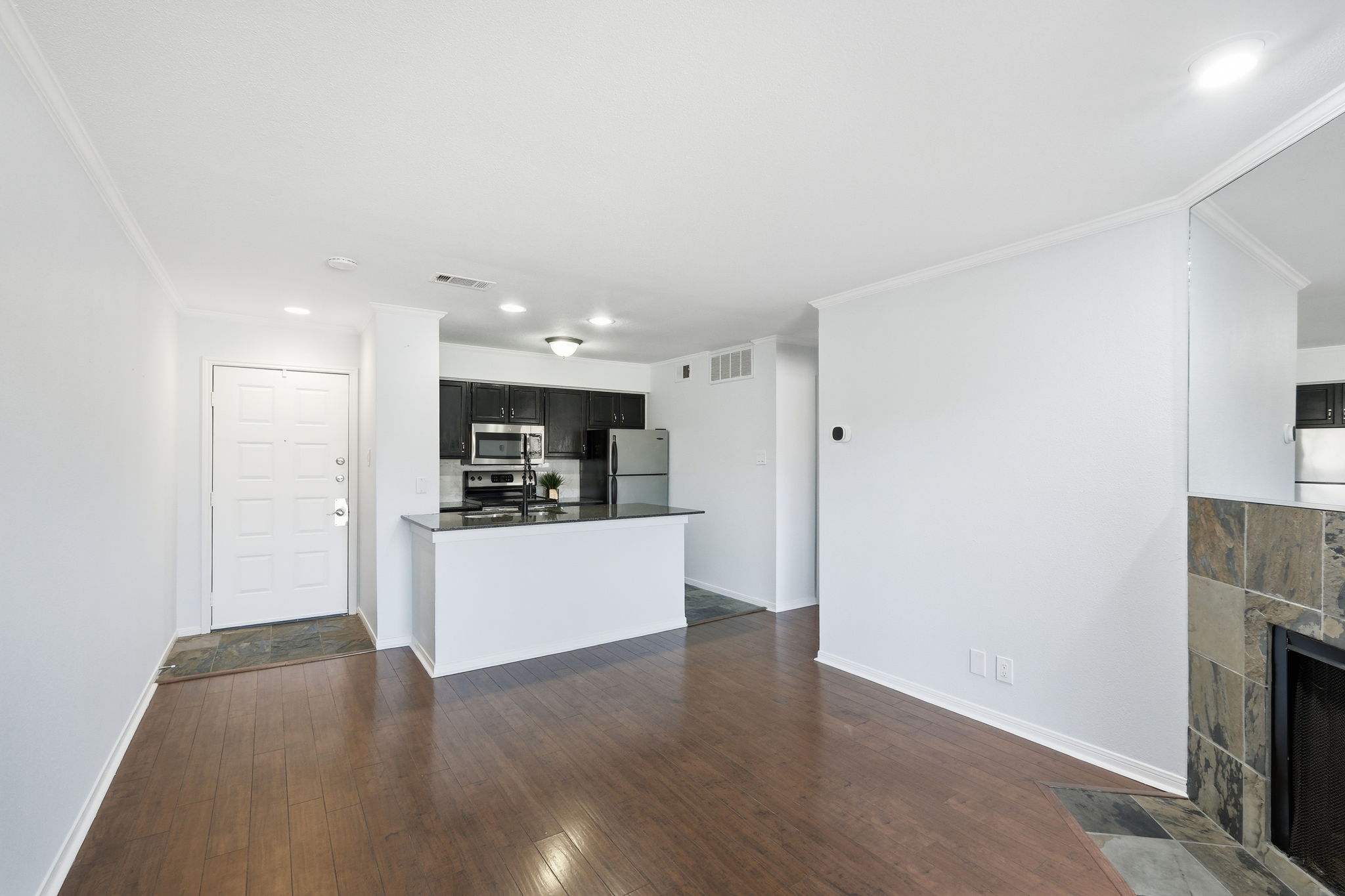 Living Room/Kitchen/Breakfast Bar