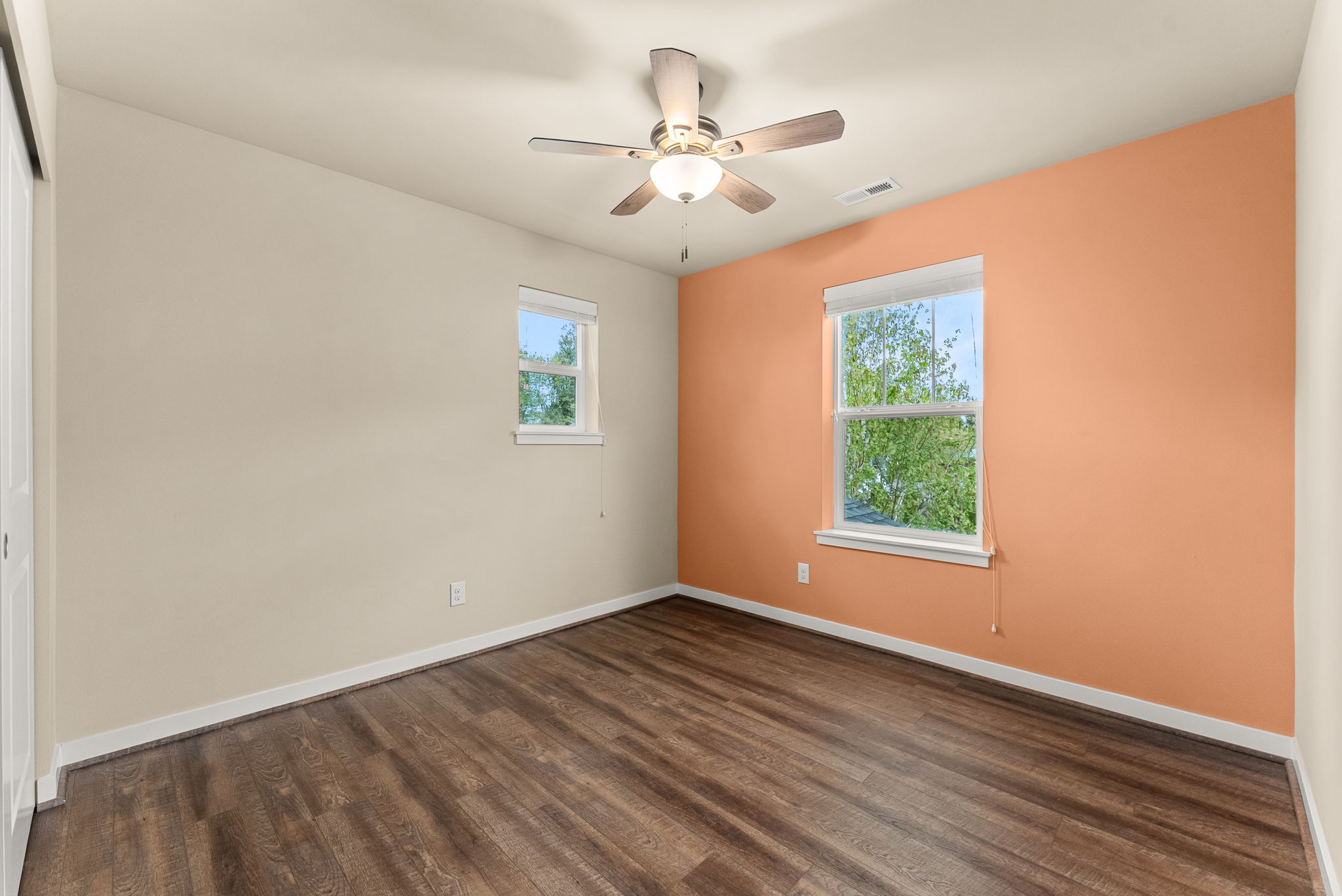 Guest bedroom overlooking the front yard