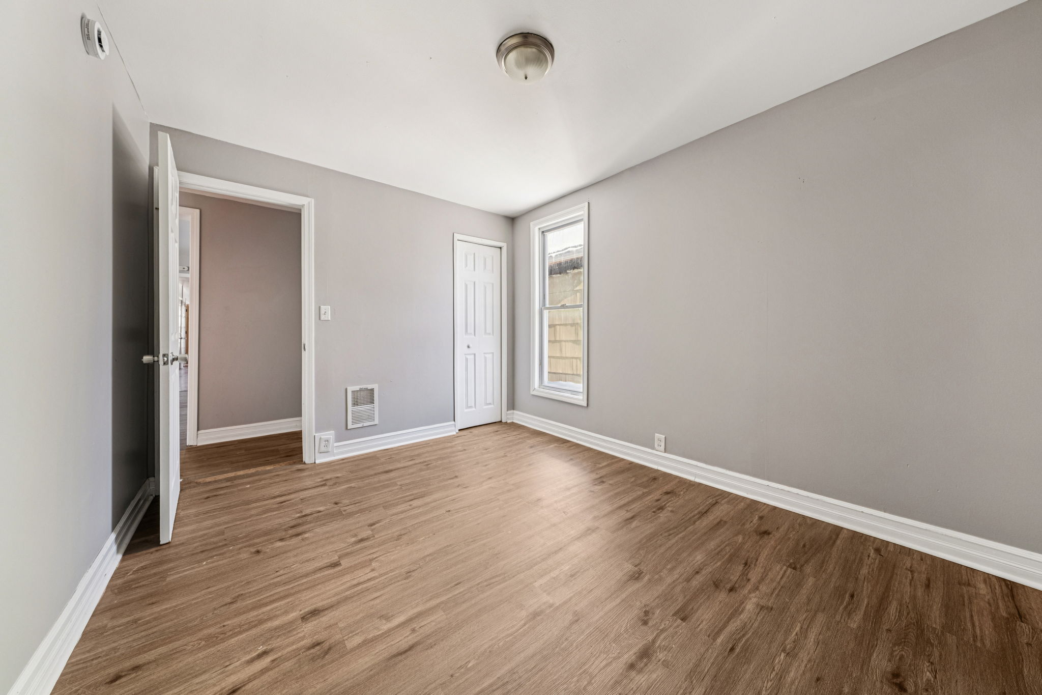 Albany St Unit 2 Second Floor-S0502-032