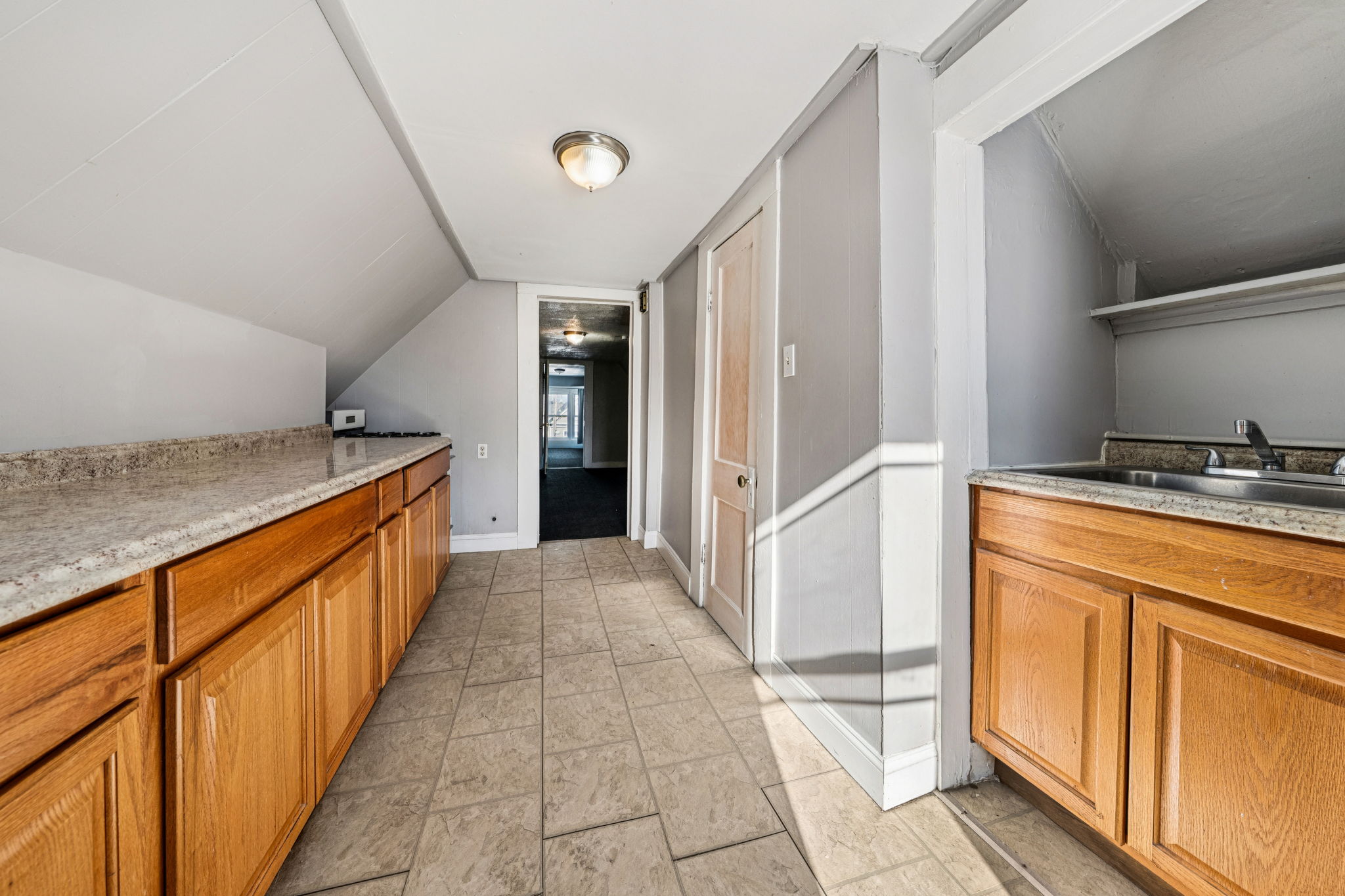 Albany St Unit 3 Third Floor-S0502-002