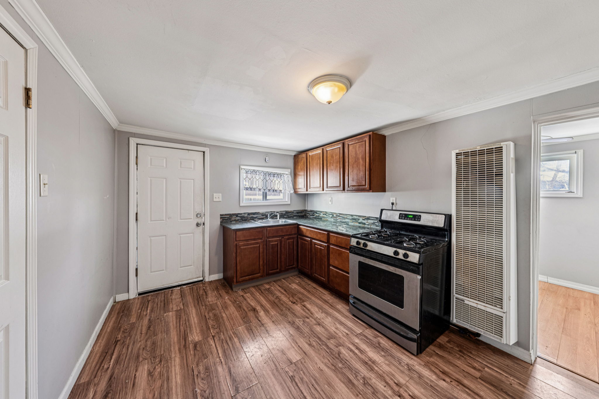 Albany St Unit 4 Studio Back-S0502-002