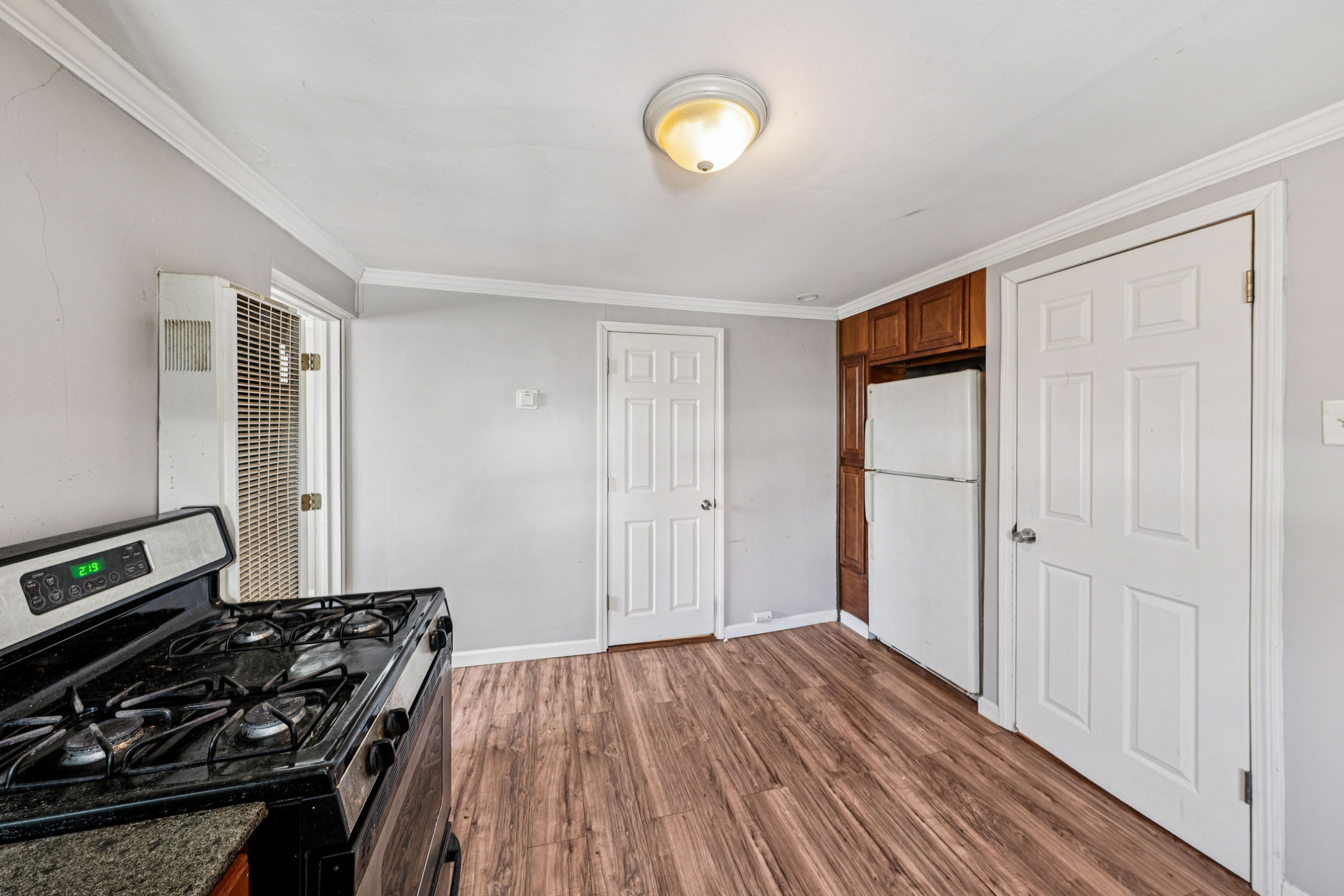 Albany St Unit 4 Studio Back-S0502-003