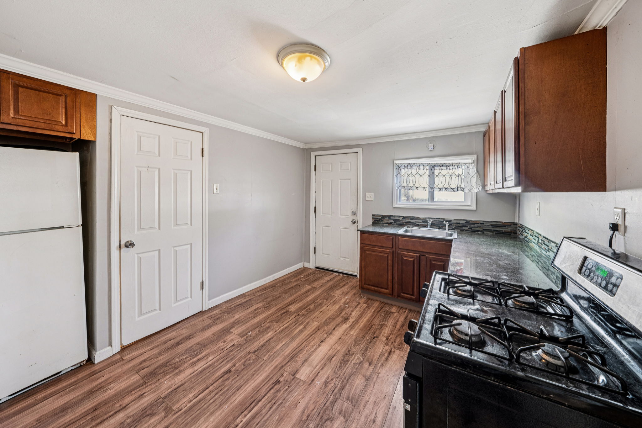 Albany St Unit 4 Studio Back-S0502-004