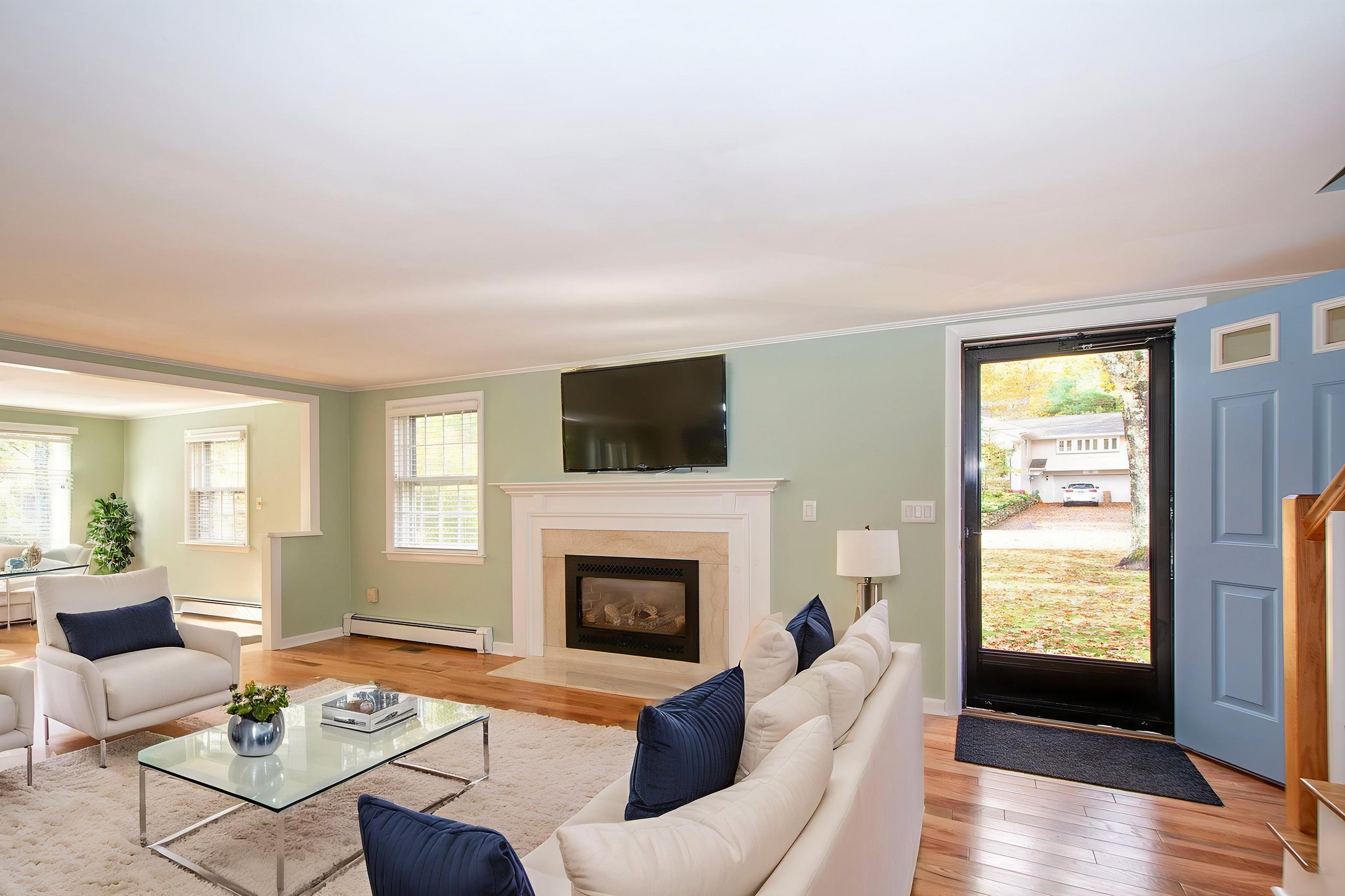 DSC_4457_HR virtually staged.jpeg