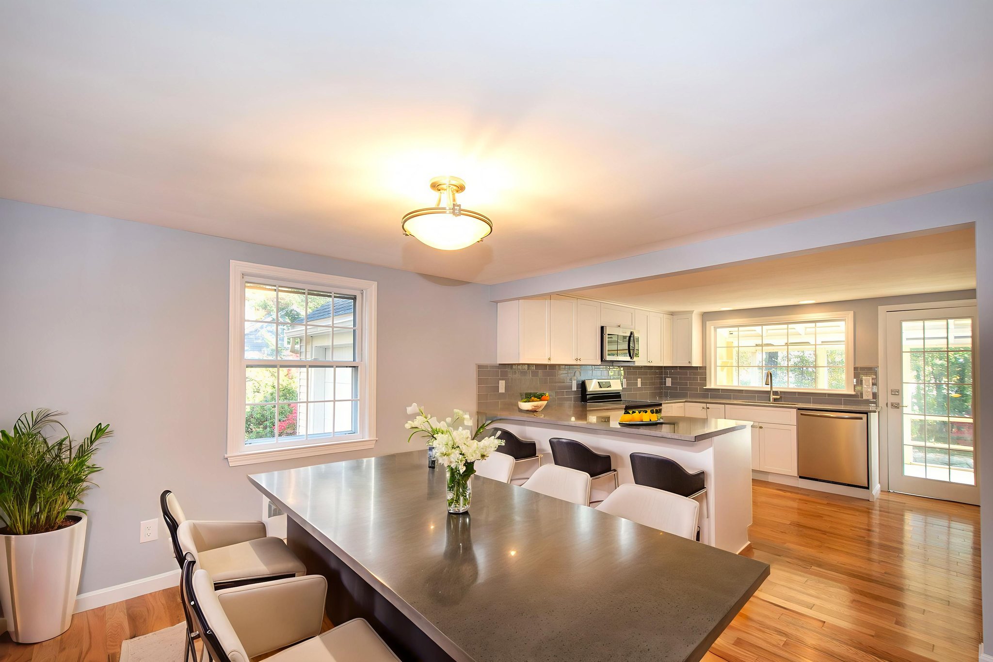 DSC_4470_HR virtually staged.jpeg