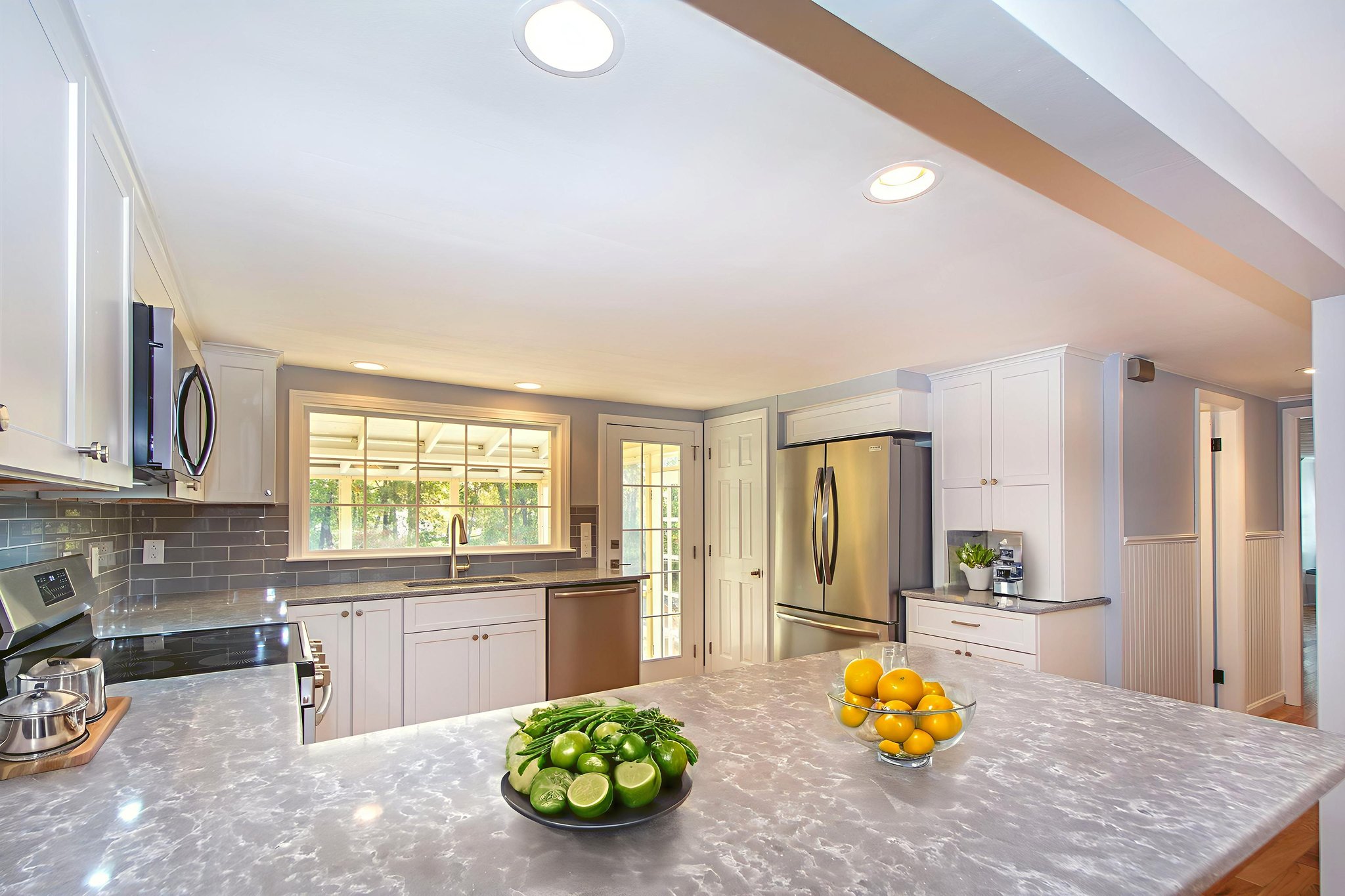 DSC_4461_HR virtually staged.jpeg