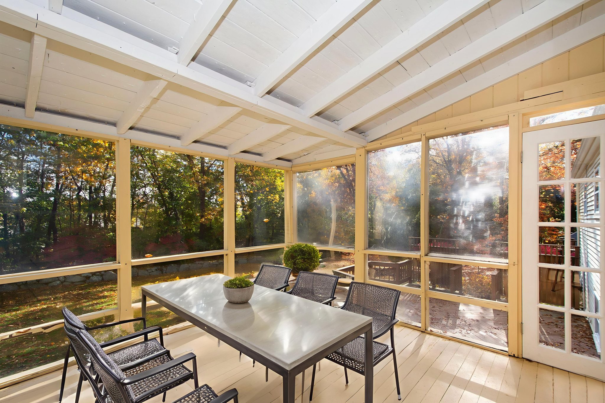 DSC_4479_HR virtually staged.jpeg