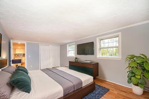 DSC_4451_HR virtually staged.jpeg