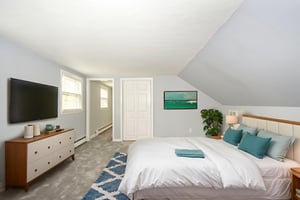 DSC_4498_HR virtually staged.jpeg