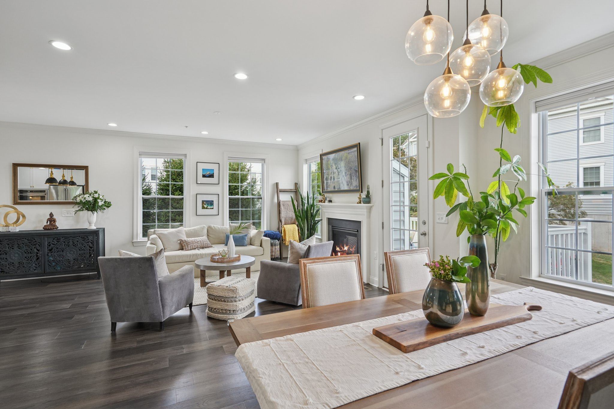 A corner flooded with light. End-unit windows, high ceilings, and timeless craftsmanship create airy, gracious spaces.