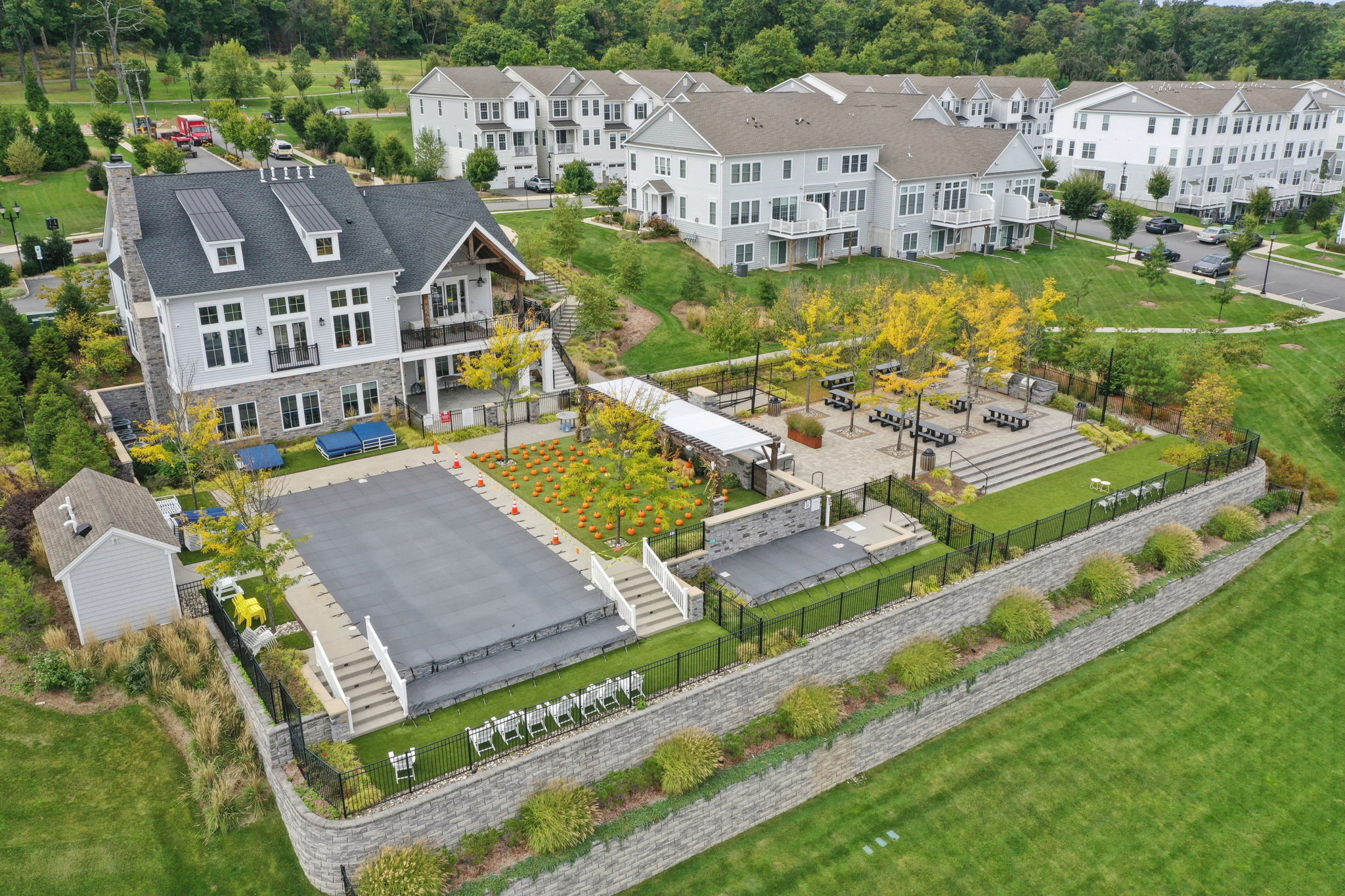 The Clubhouse offers comfortable spaces to gather: a dining room, living spaces, a library, gym, outdoor pool, outdoor jacuzzi, grills & a picnic area.