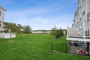 Country calm 30 minutes from NYC. Jitney service from Club House to Upper Montclair trains and buses for easy commuting.
