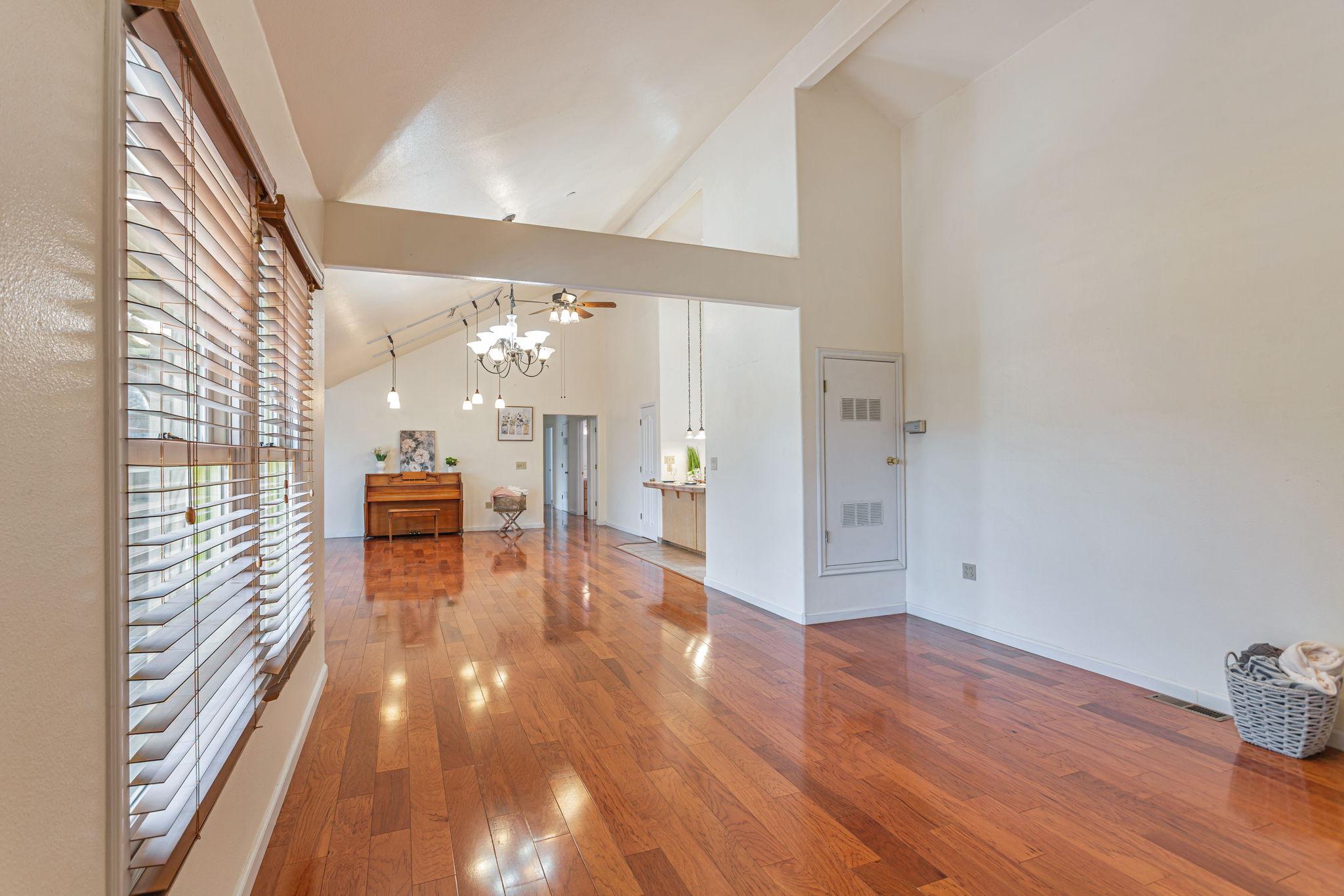 013_ 89 Hatton Ave