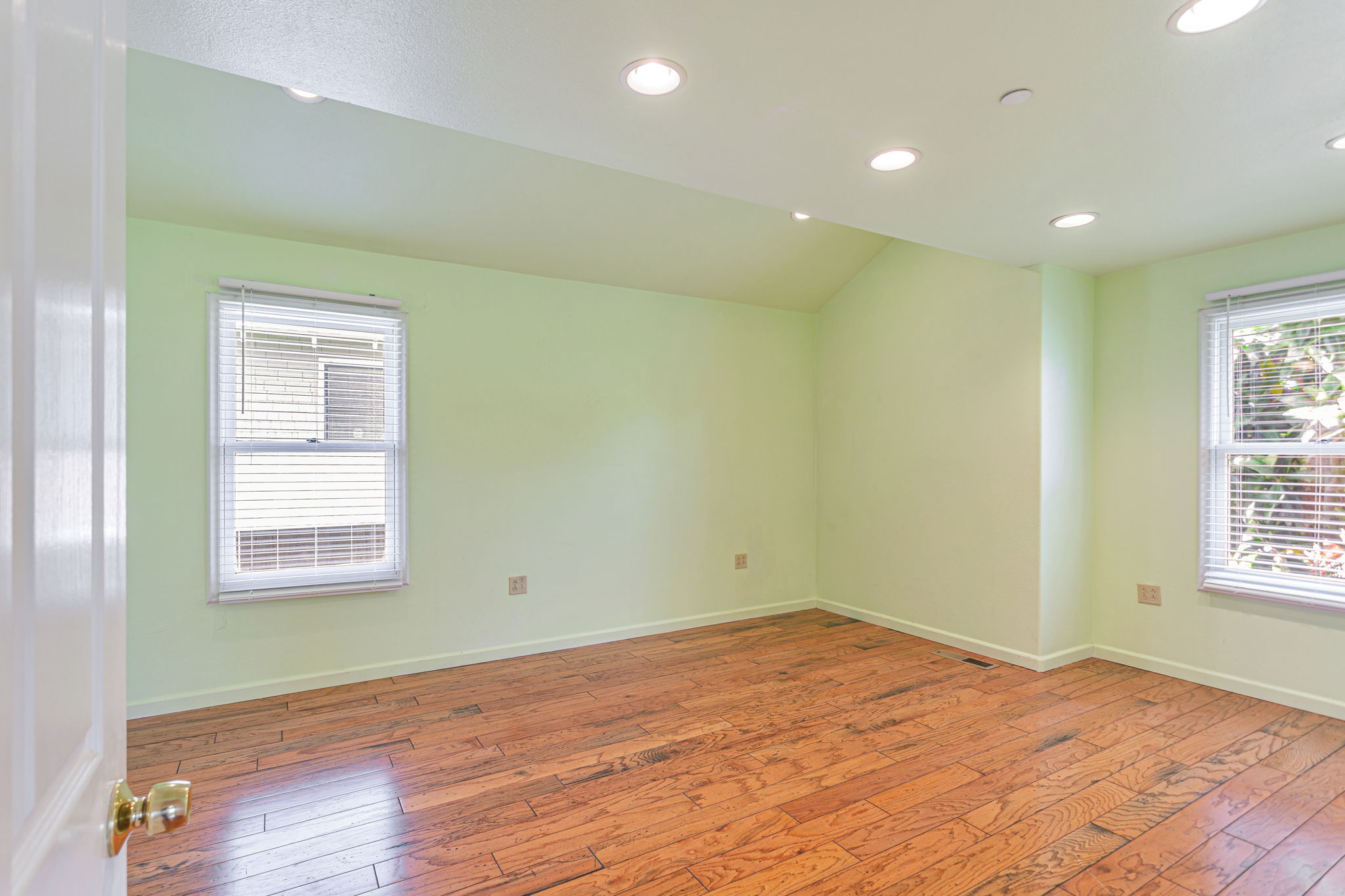 020_ 89 Hatton Ave