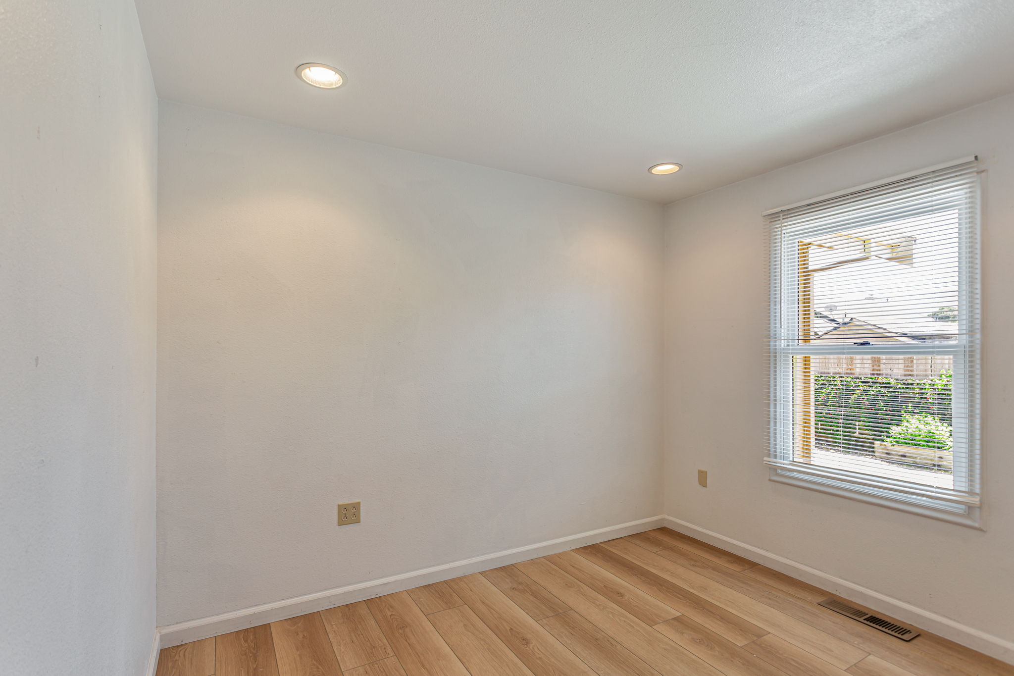 029_ 89 Hatton Ave