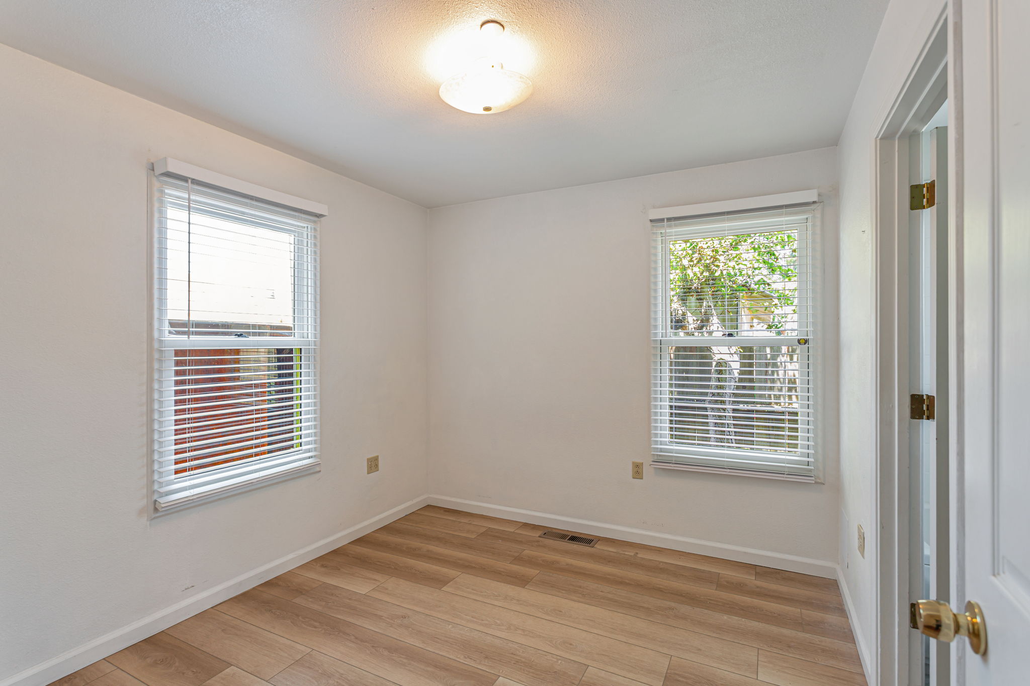 033_ 89 Hatton Ave