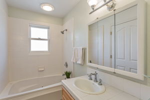 041_ 89 Hatton Ave