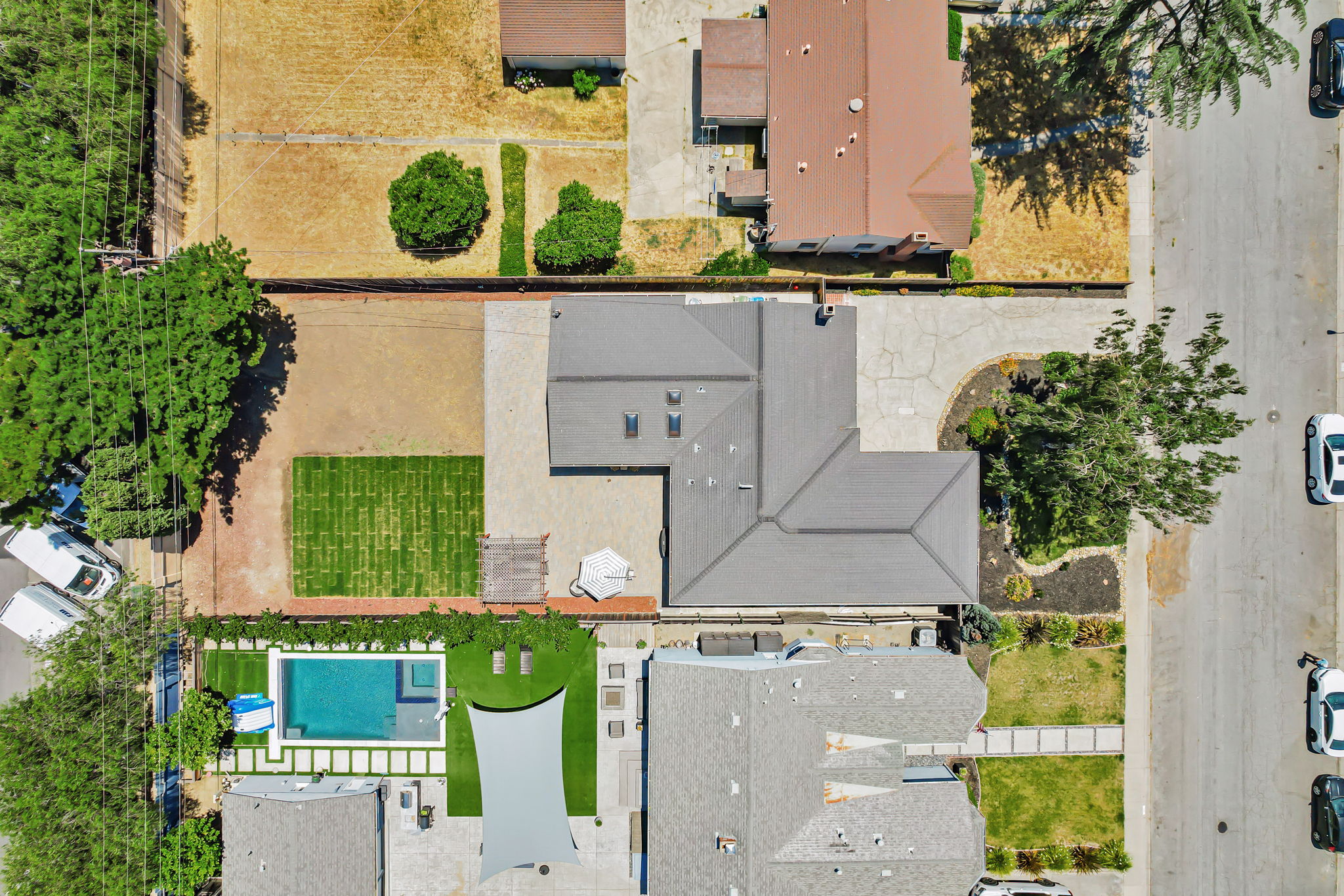 008_AERIAL_ 890 Wainwright Dr