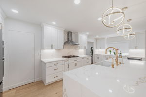 015_890 Wainwright Dr