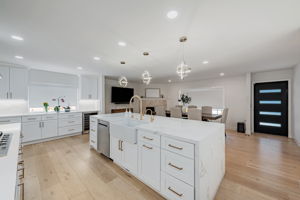 016_890 Wainwright Dr