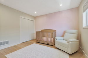 032_890 Wainwright Dr