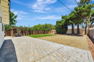 041_890 Wainwright Dr