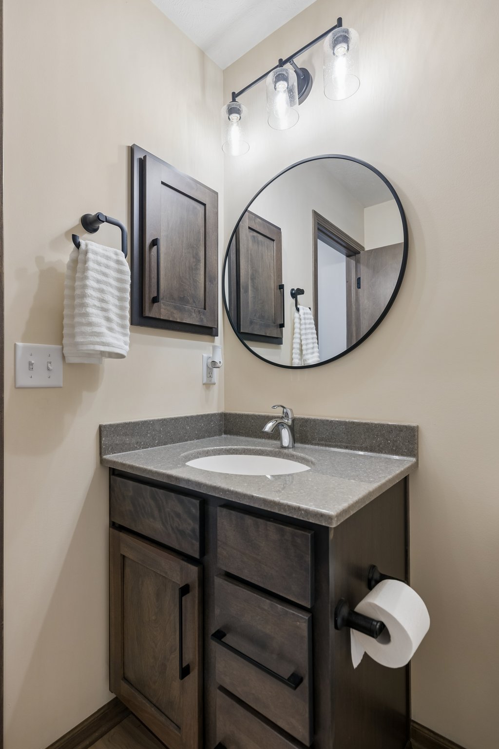 8901 Kinzie St_020.jpg