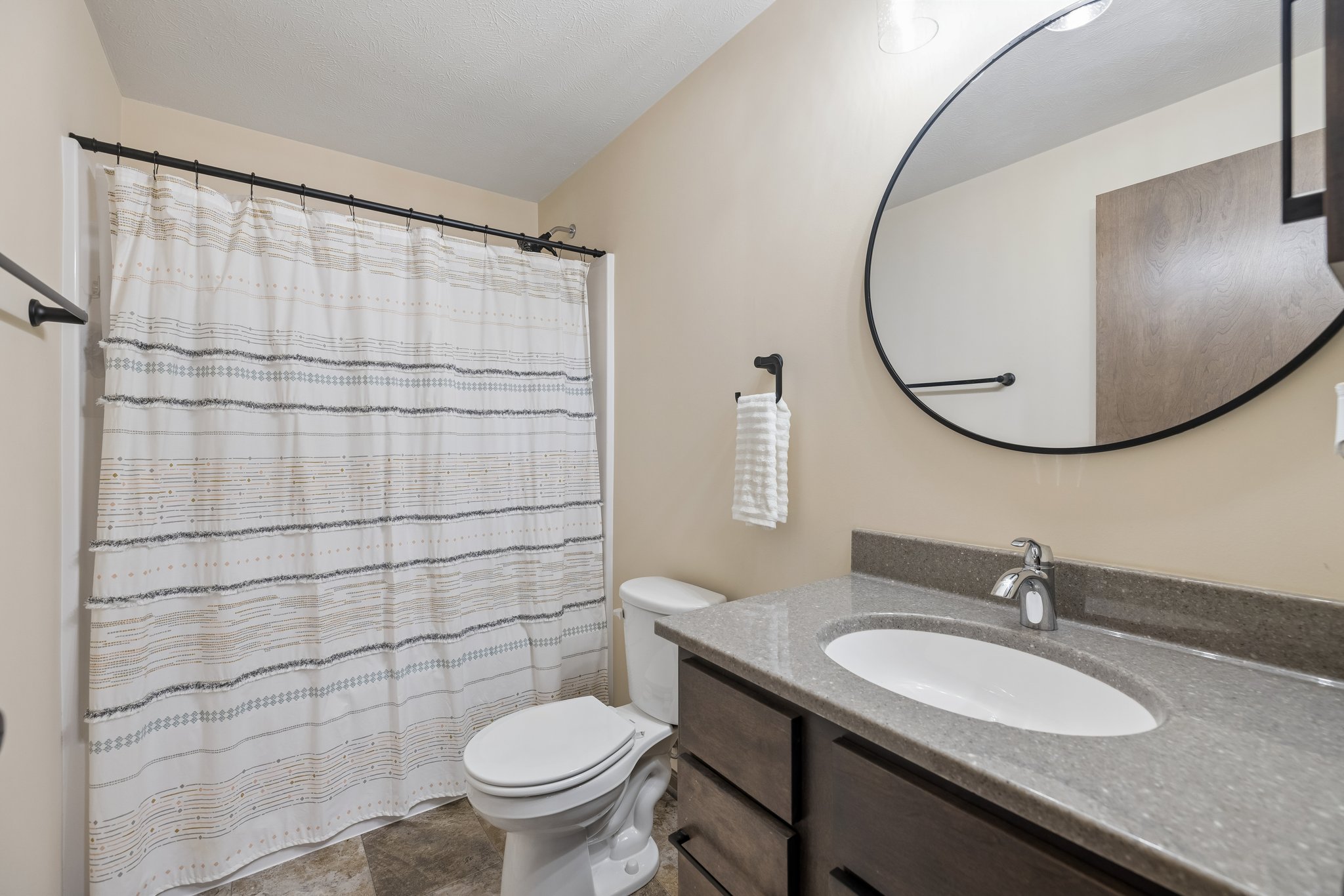 8901 Kinzie St_024.jpg