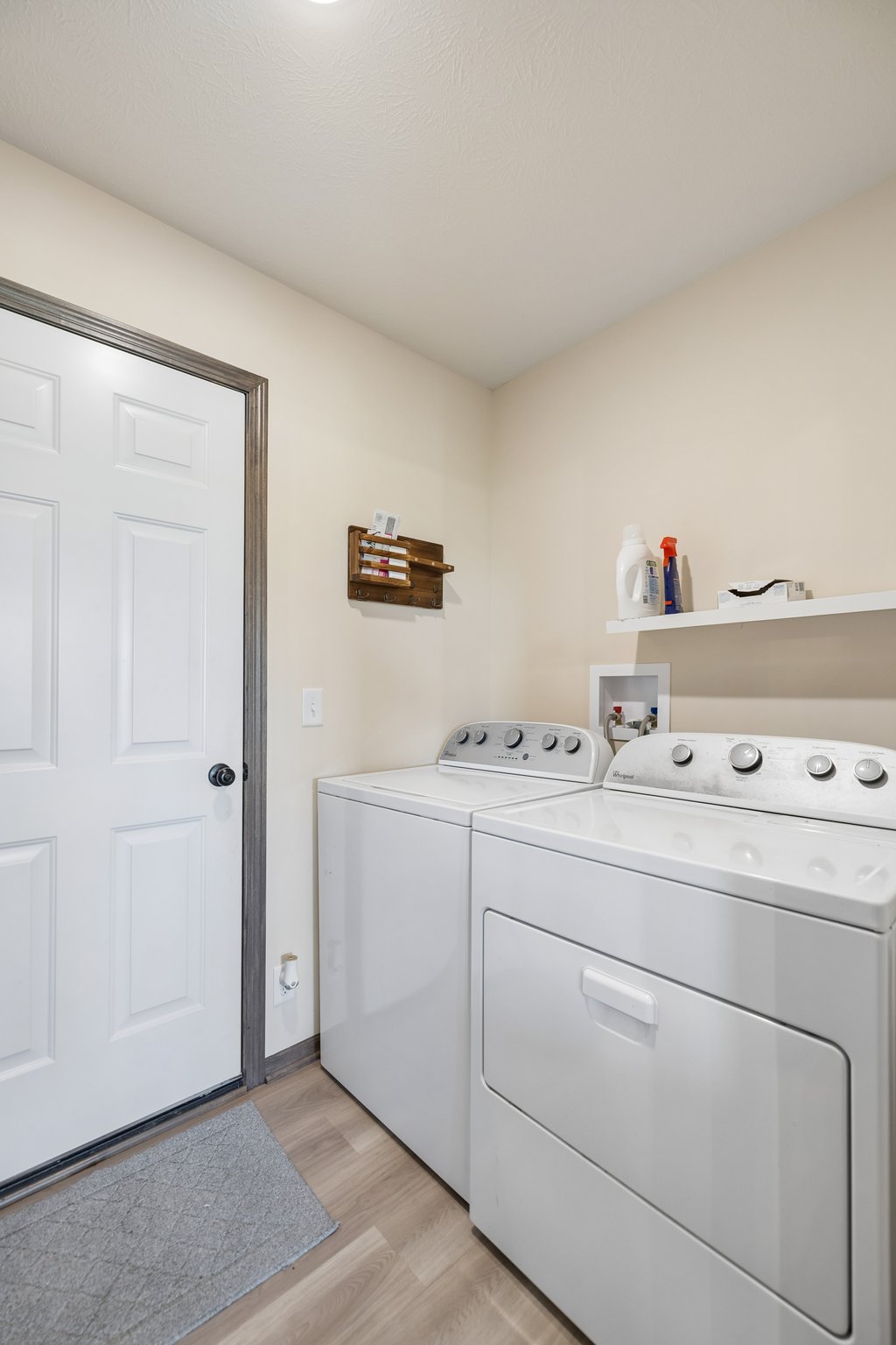 8901 Kinzie St_030.jpg