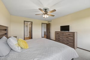 8901 Kinzie St_013.jpg