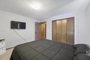 8901 Kinzie St_023.jpg