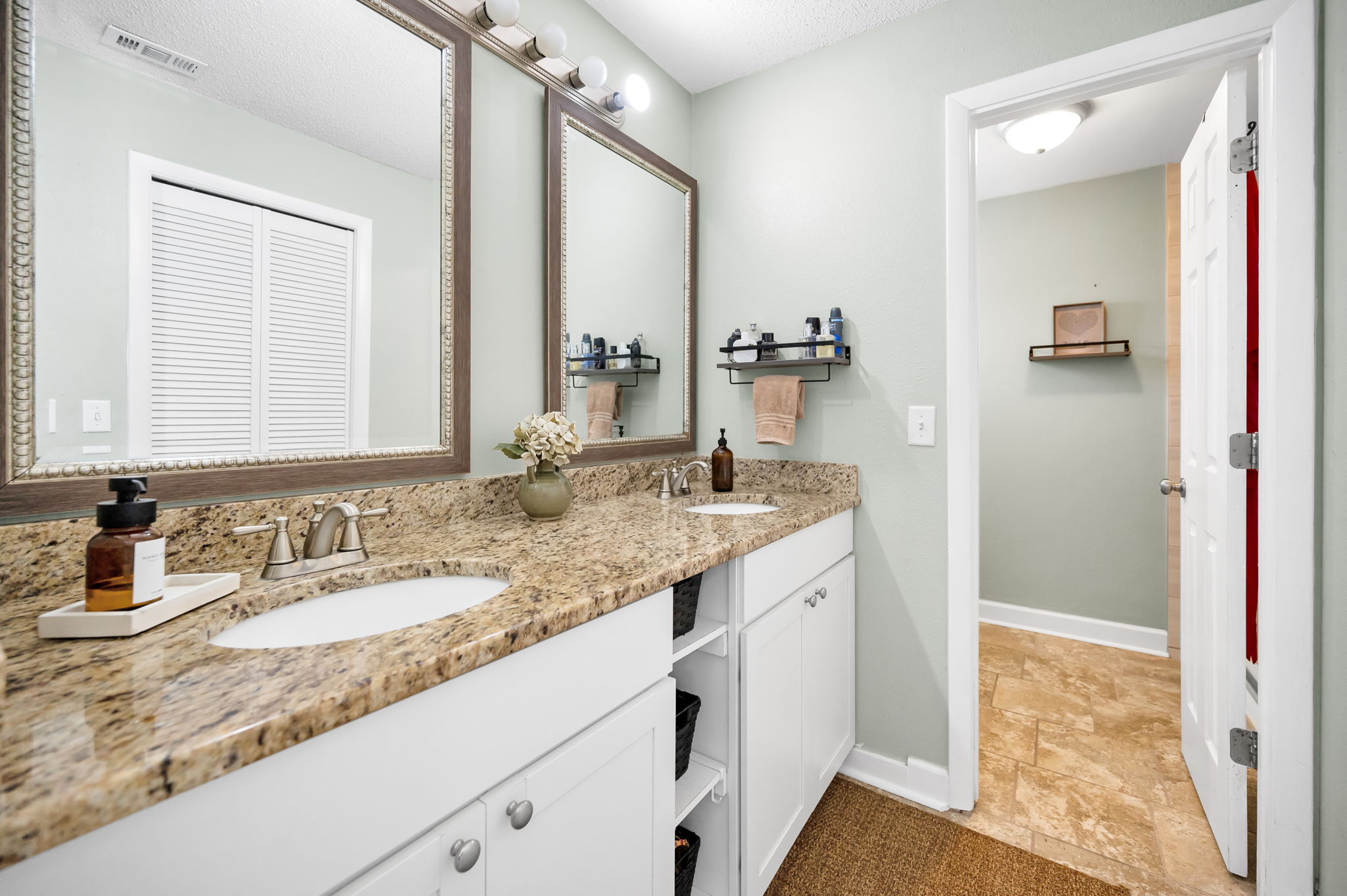 Master Bathroom1a