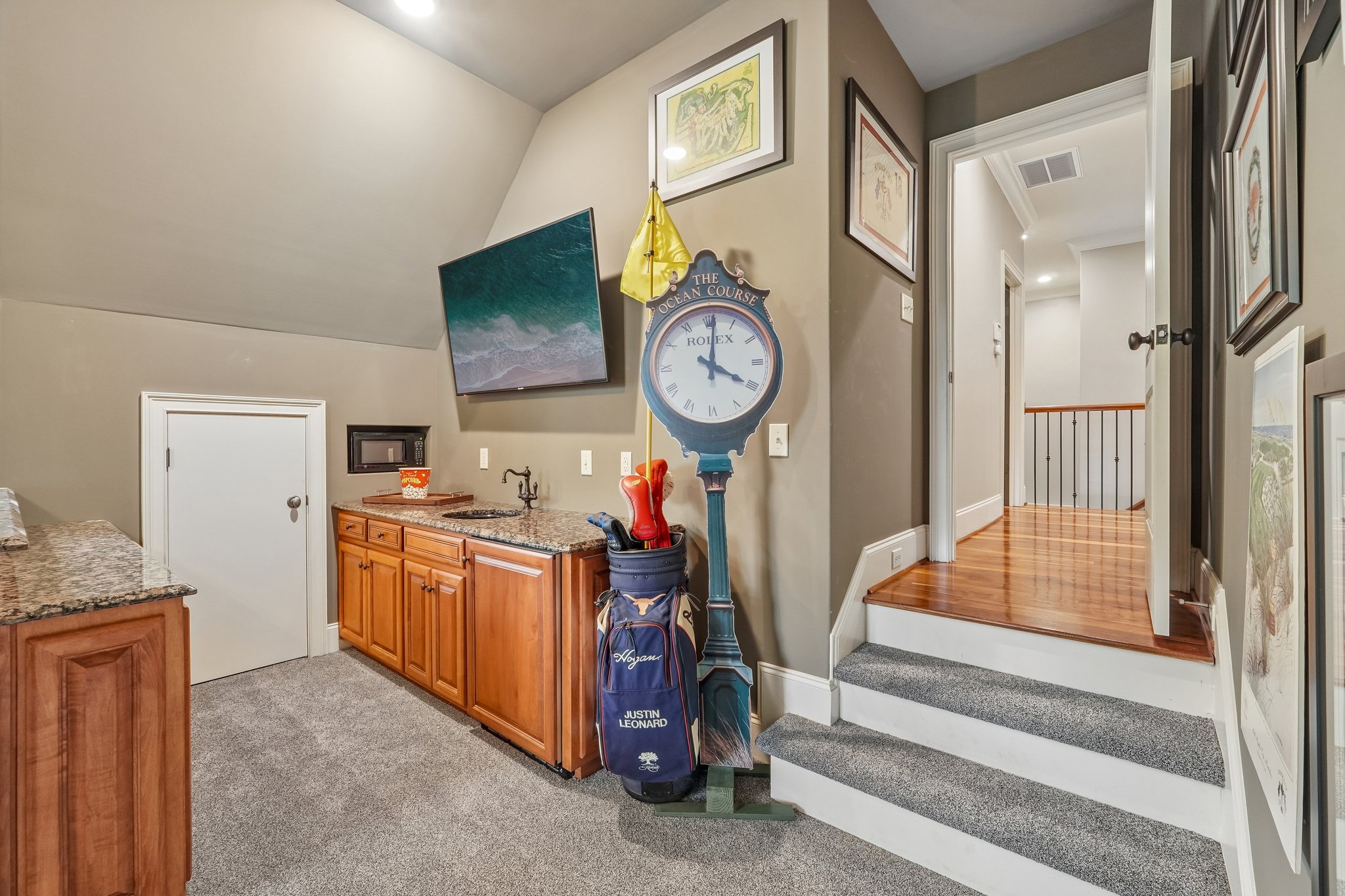 Whirlaway Ln-S2905-069.jpg