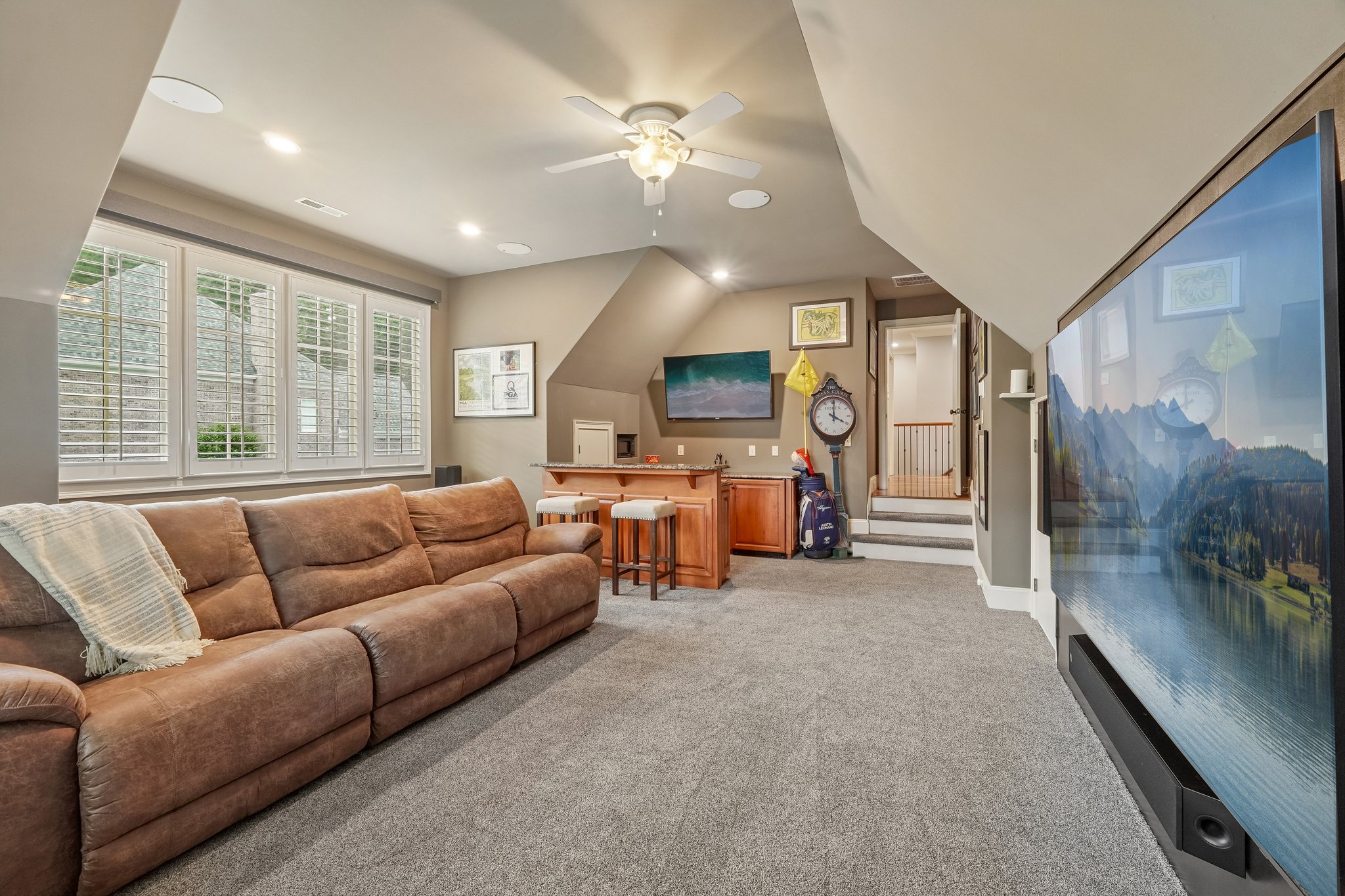 Whirlaway Ln-S2905-071.jpg