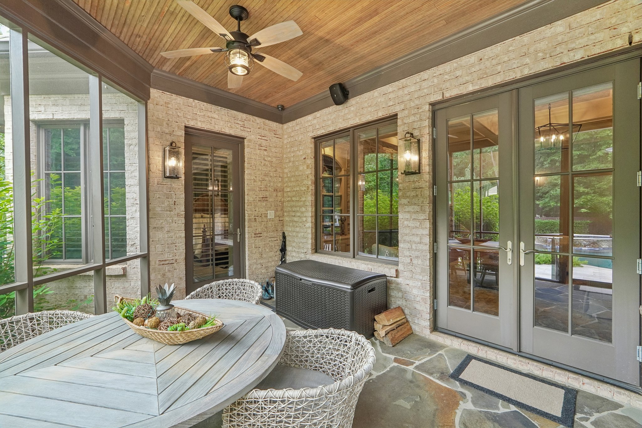 Whirlaway Ln-S2905-083.jpg