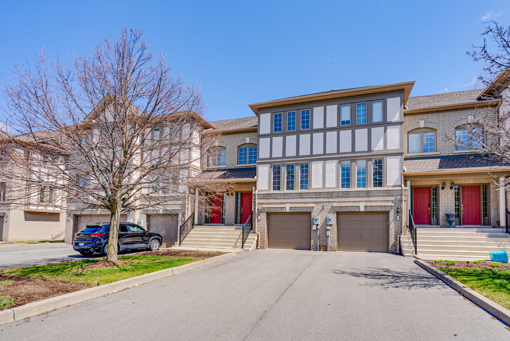 8909 Bathurst St Townhouse 9 Richmond Hill, ON L4C 0H4