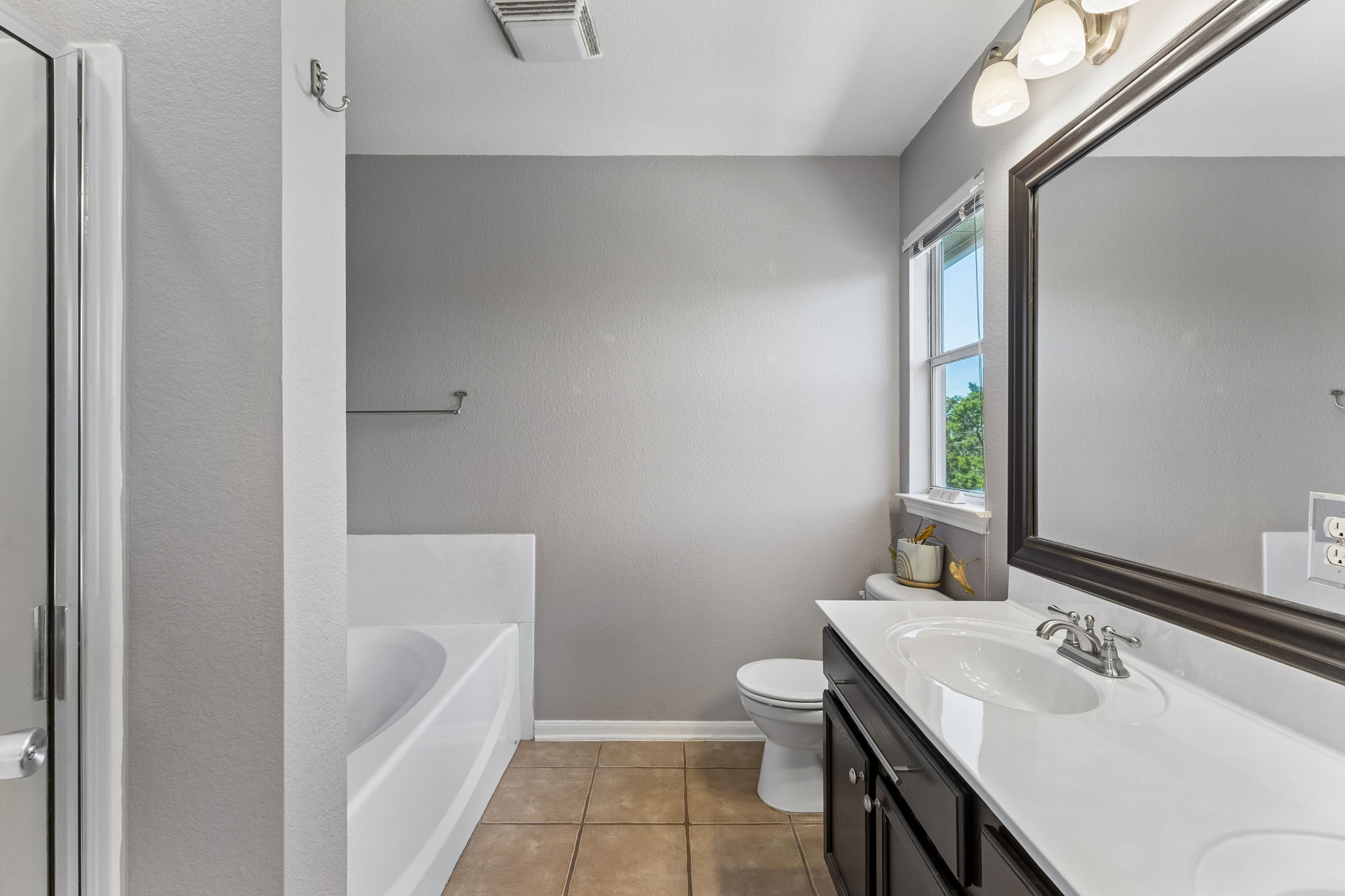 Primary Bathroom with Soaking Tub and Seperate Walk in Shower.