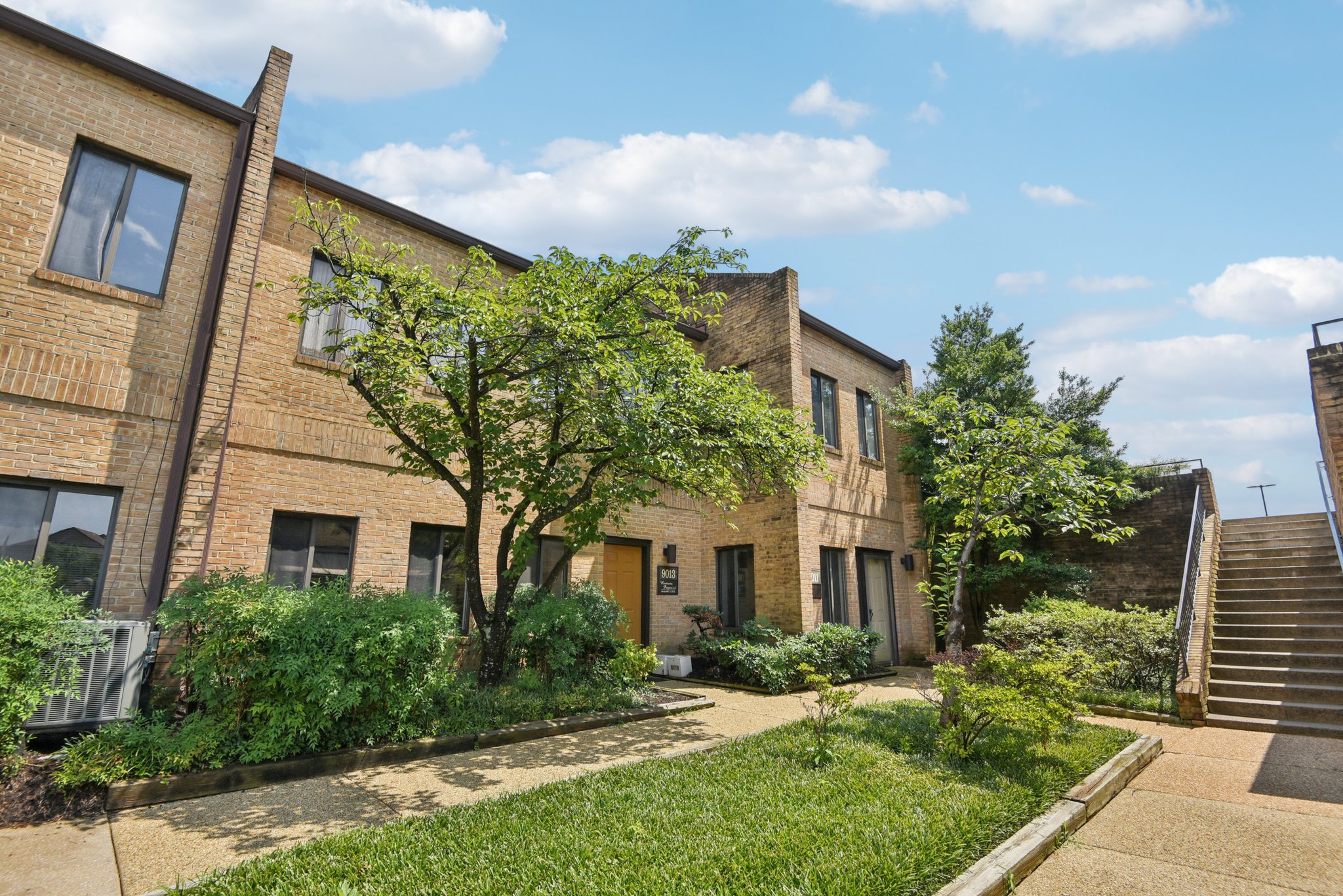 Shady Grove Ct-S1407-034.jpg