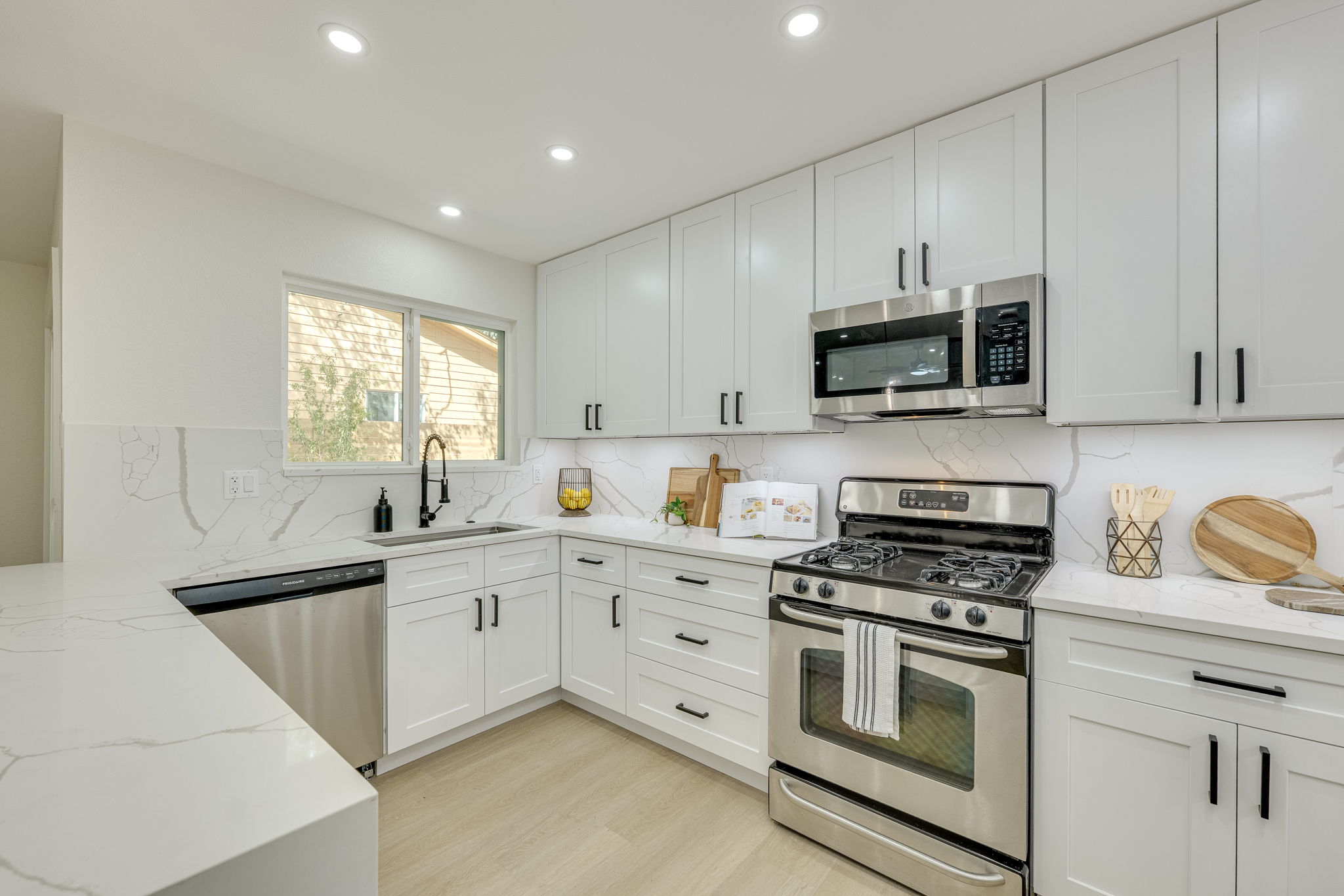  Photo 33