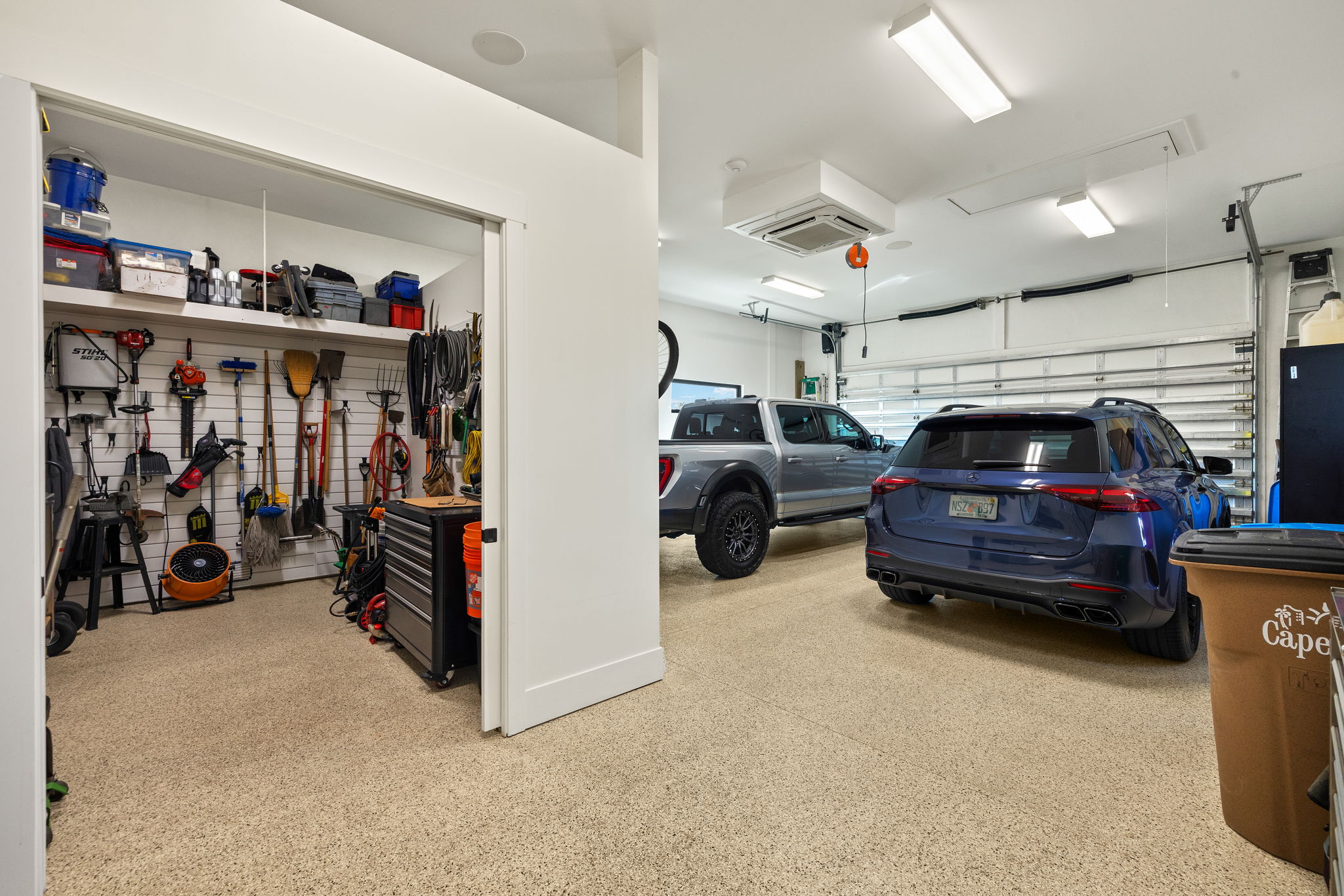 Garage 1 of 4