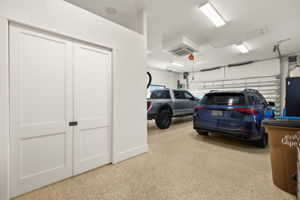 Garage 2 of 4