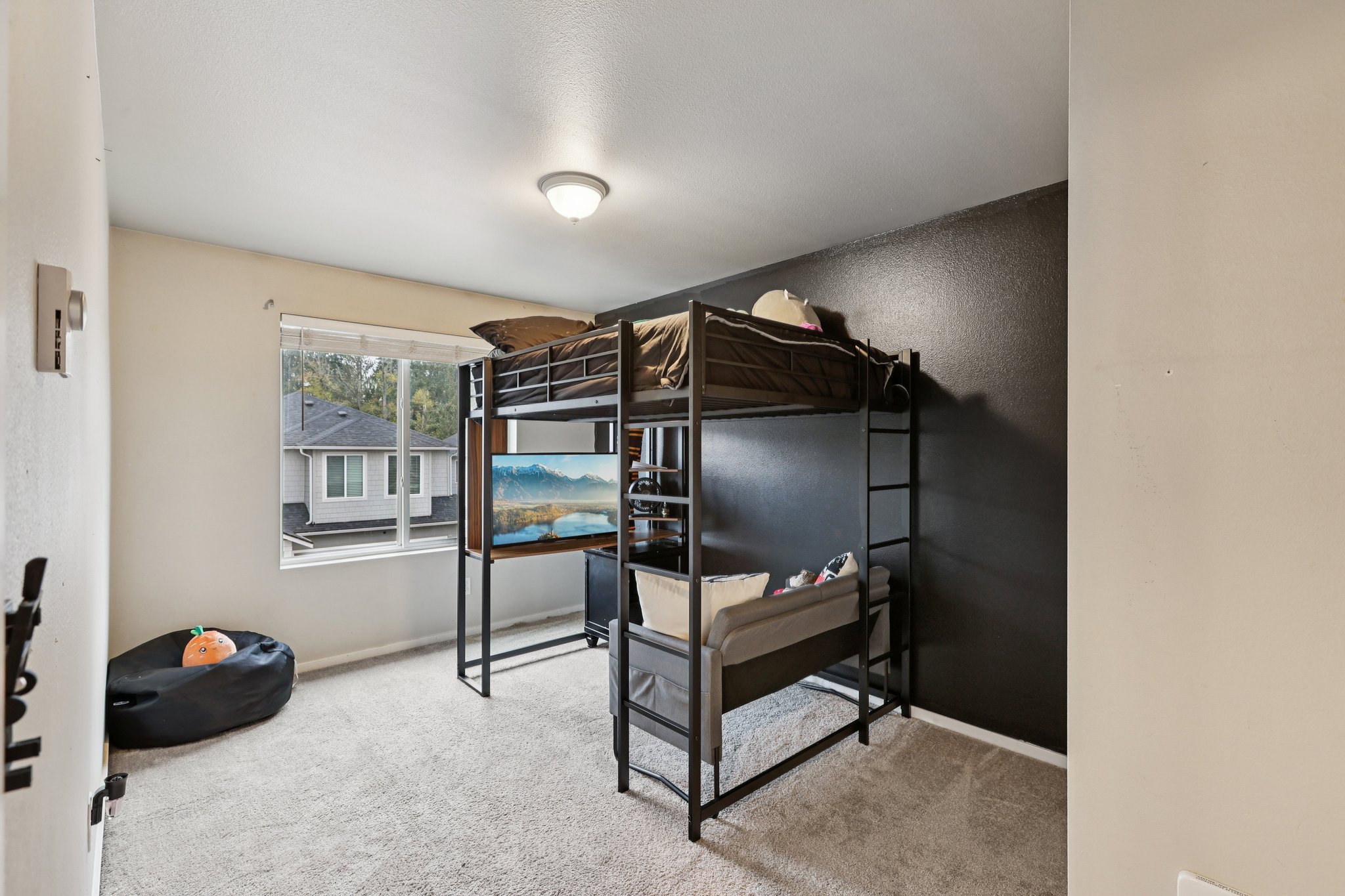 56th Pl NE-L1710-042.jpg