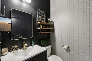 56th Pl NE-L1710-037.jpg