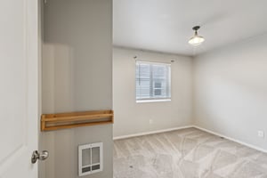 56th Pl NE-L1710-040.jpg