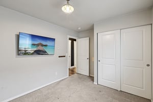 56th Pl NE-L1710-041.jpg