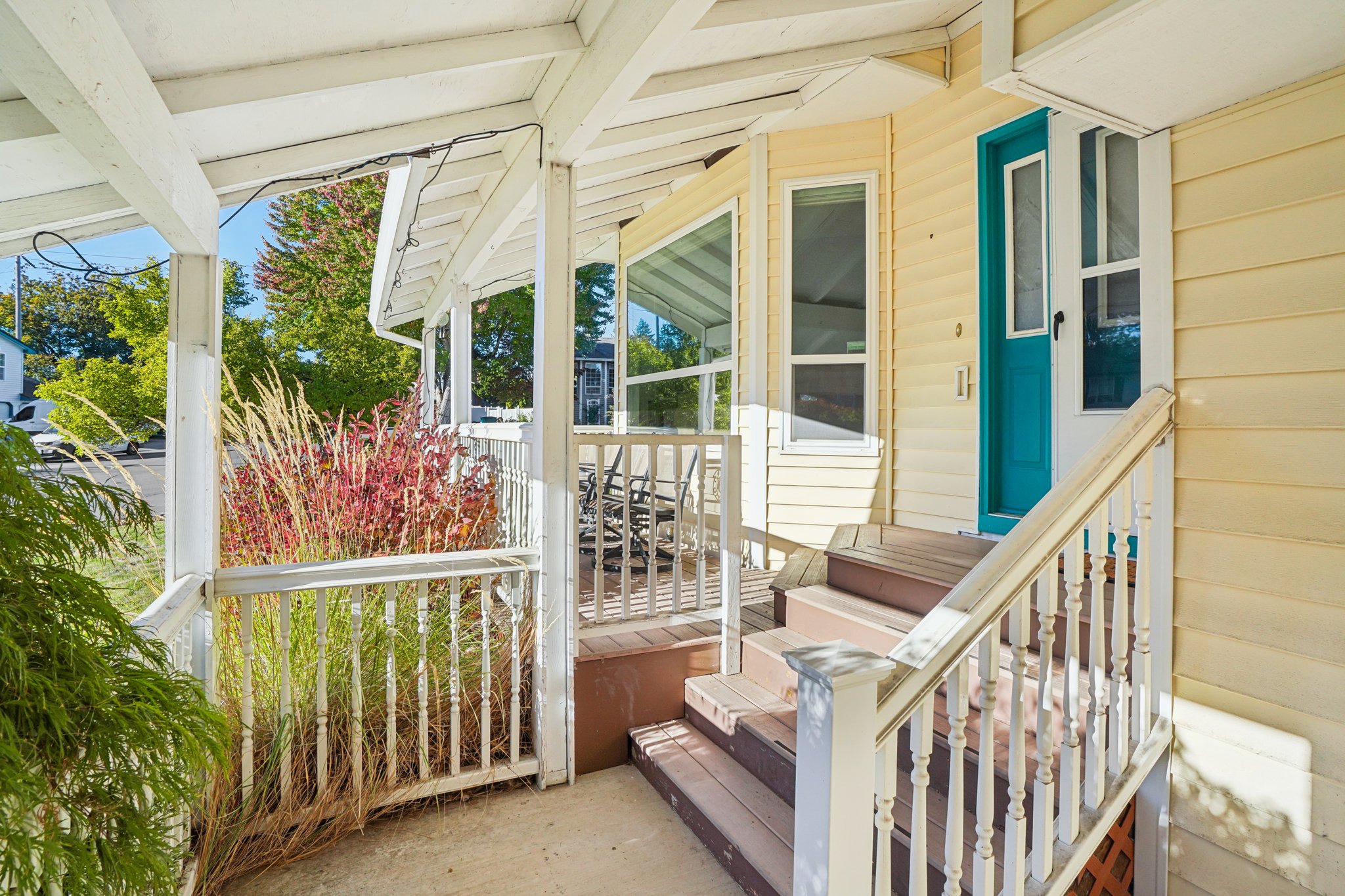 NE 28th Pl-S1610-008.jpg