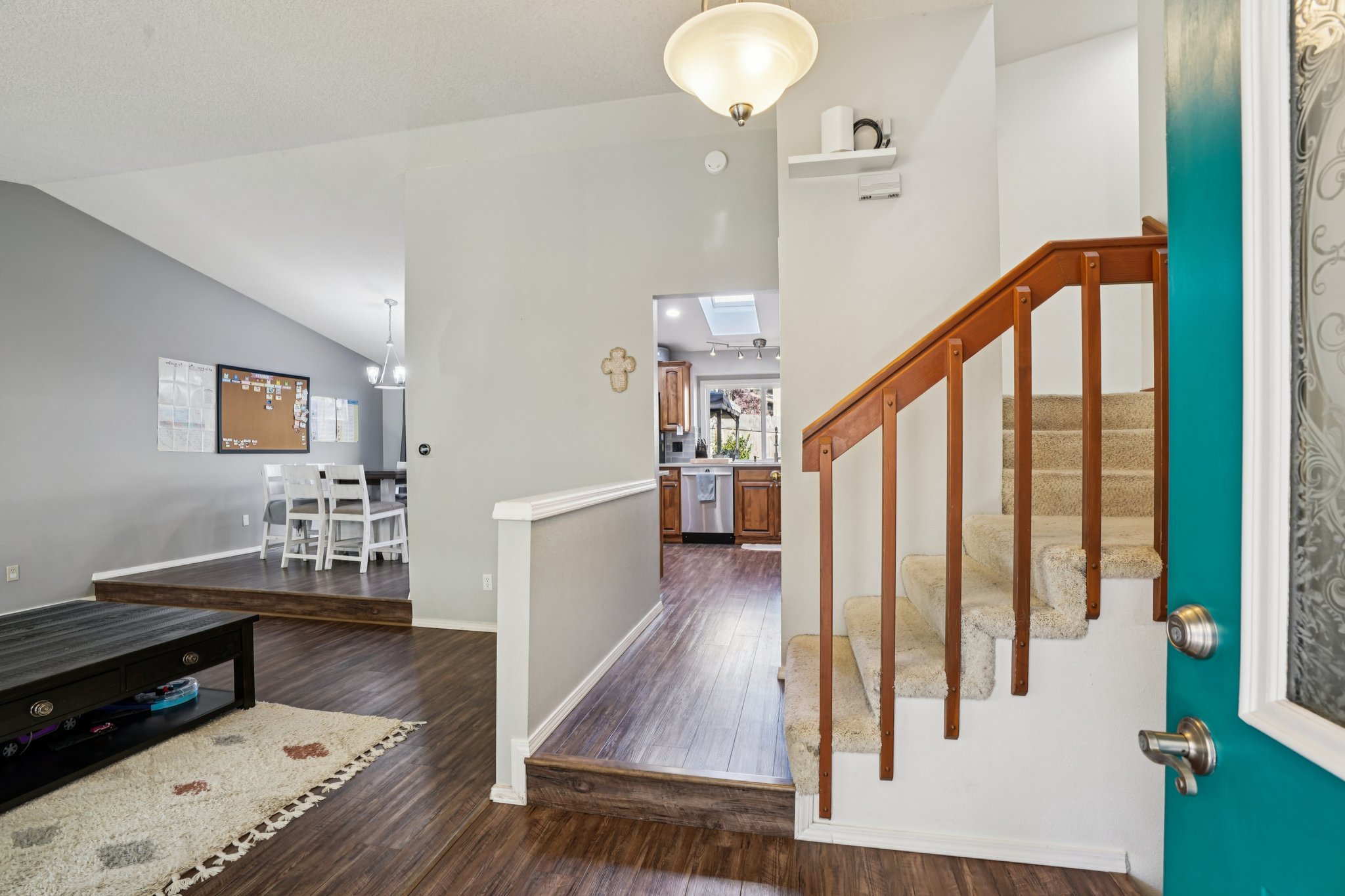 NE 28th Pl-S1610-009.jpg