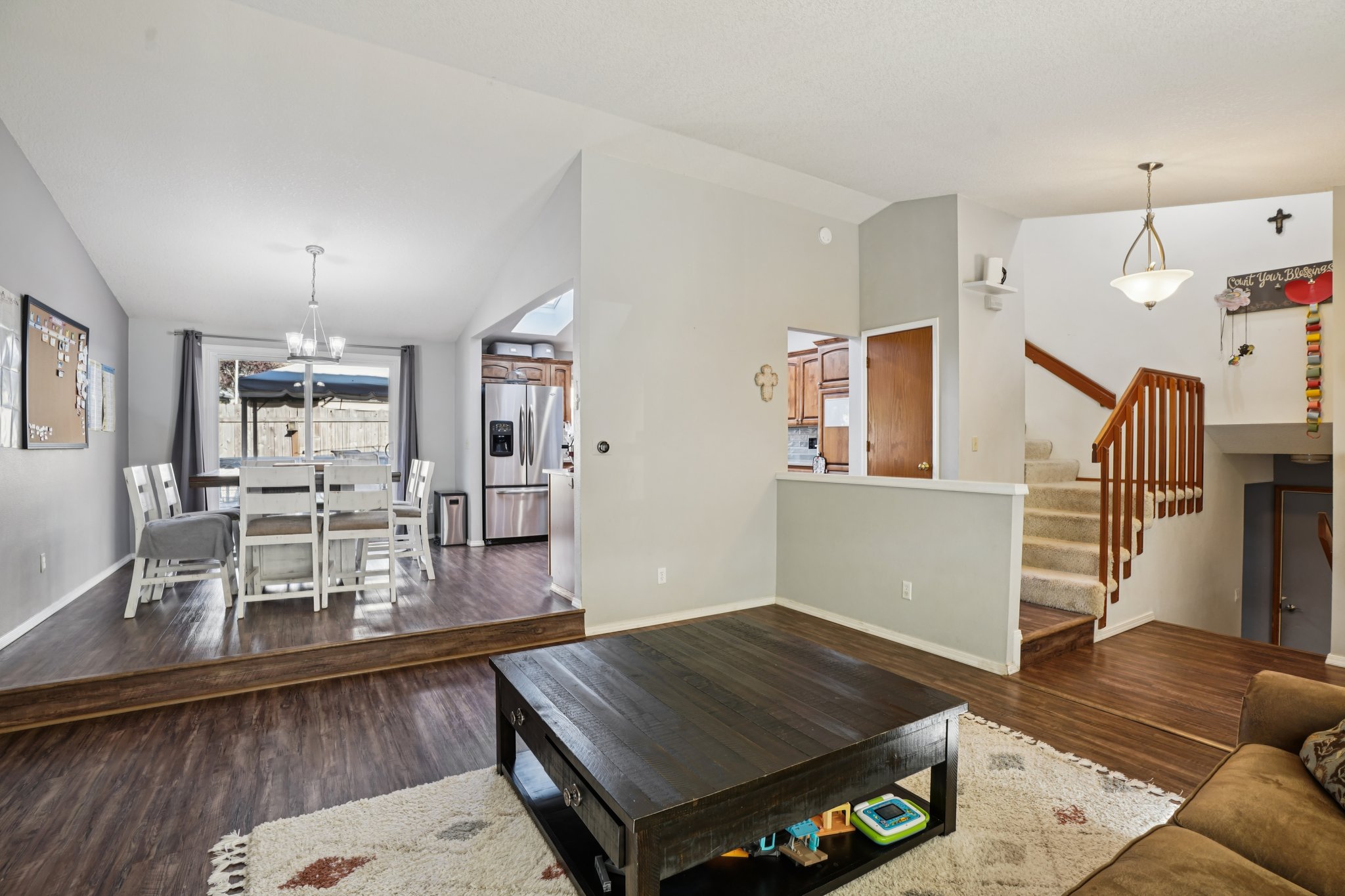 NE 28th Pl-S1610-014.jpg