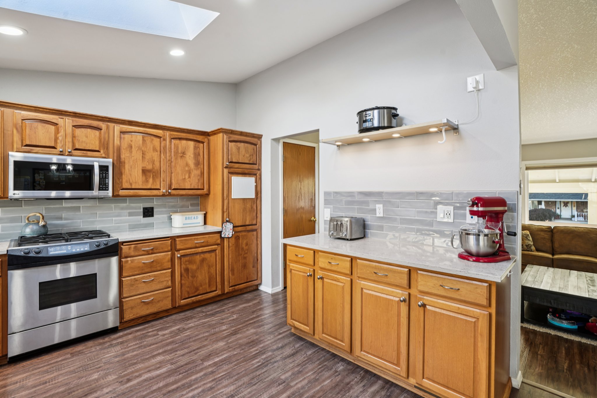 NE 28th Pl-S1610-020.jpg